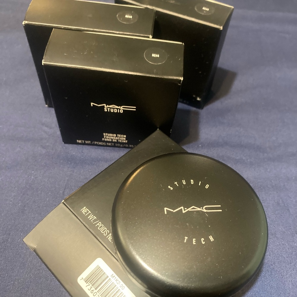 MAC Studio Tech Foundation NC44
